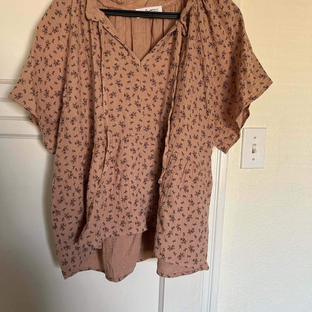 Carly Jean Los Angeles Pink Flutter Sleeve Blouse